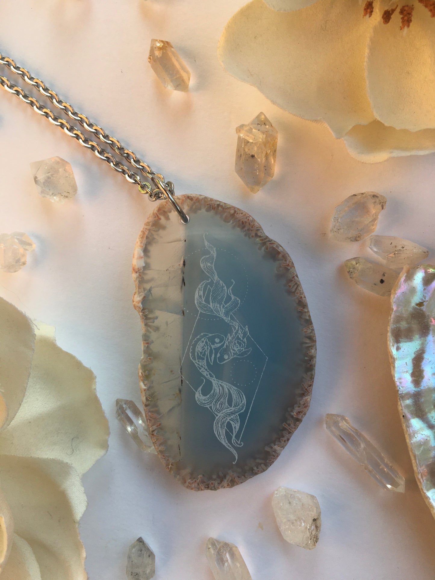 “Pisces Flow” Zodiac Fish Agate Slice Pendant Necklace