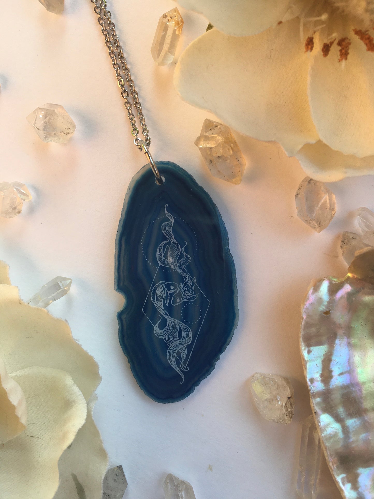 “Pisces Flow” Zodiac Fish Agate Slice Pendant Necklace