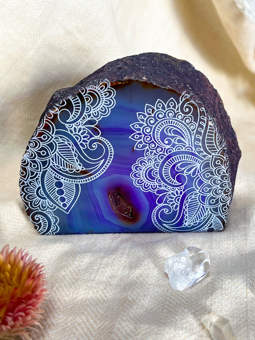 Self Standing Agate Geode etched with Henna Prayer #150