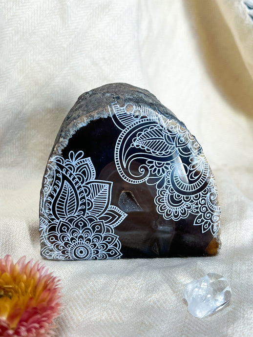 Self Standing Agate Geode etched with Henna Prayer #151